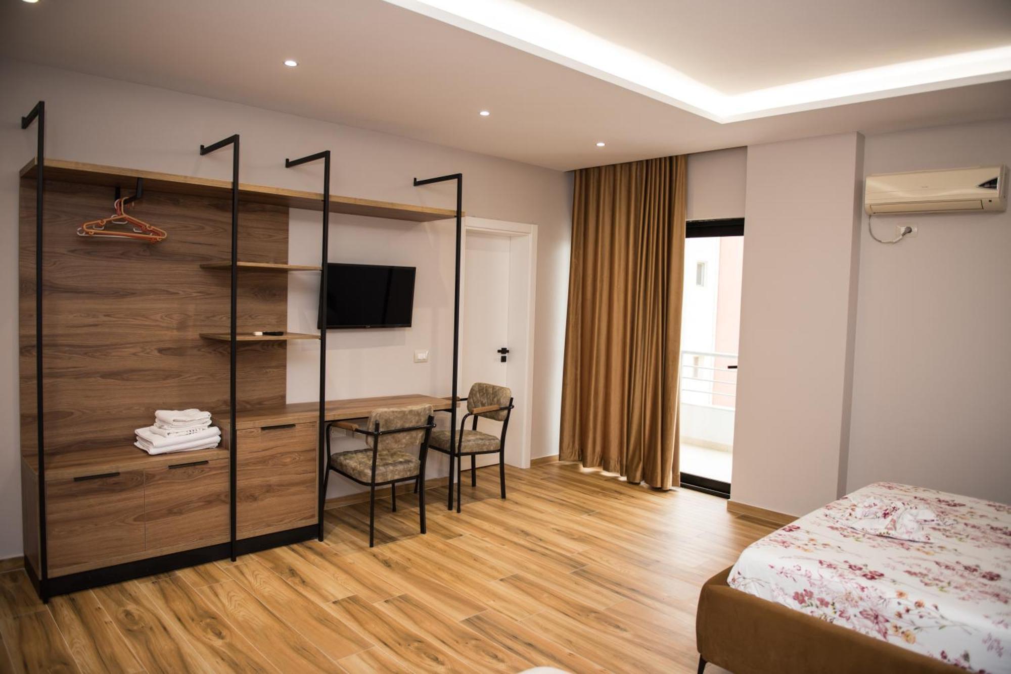 New Donantelo Hotel Vlore Exterior photo